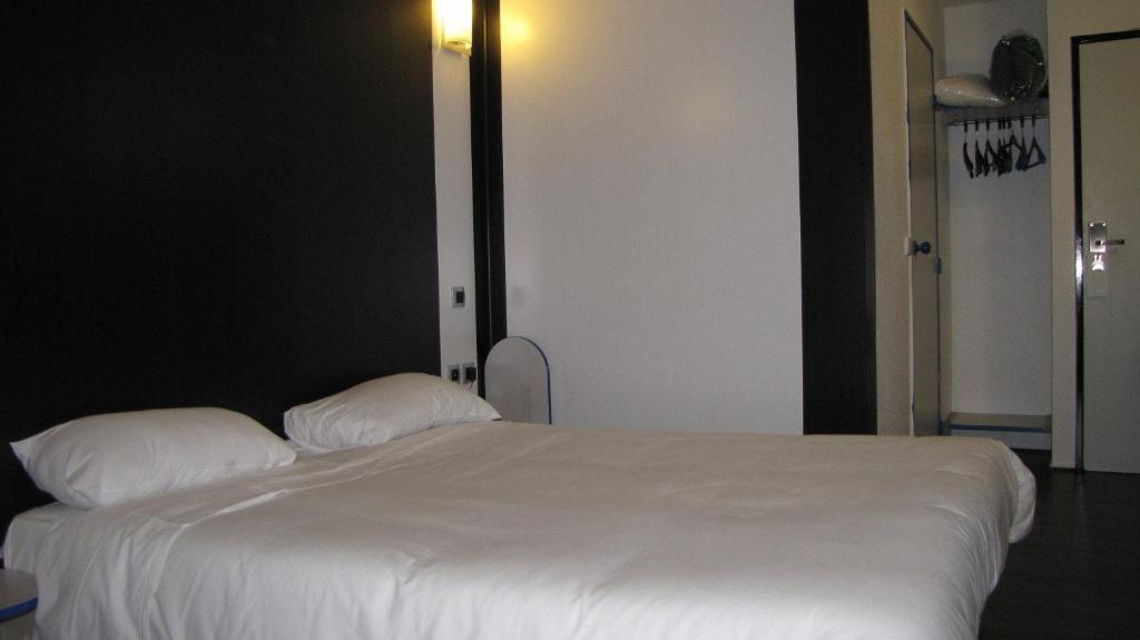 Comfort Hotel Poissy Technoparc Szoba fotó