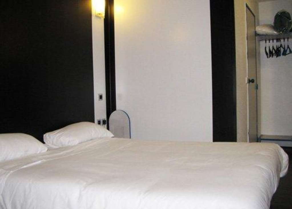 Comfort Hotel Poissy Technoparc Szoba fotó